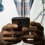 Clinicas y centros de salud: el paciente digital que ya no quiere llamar por telefono