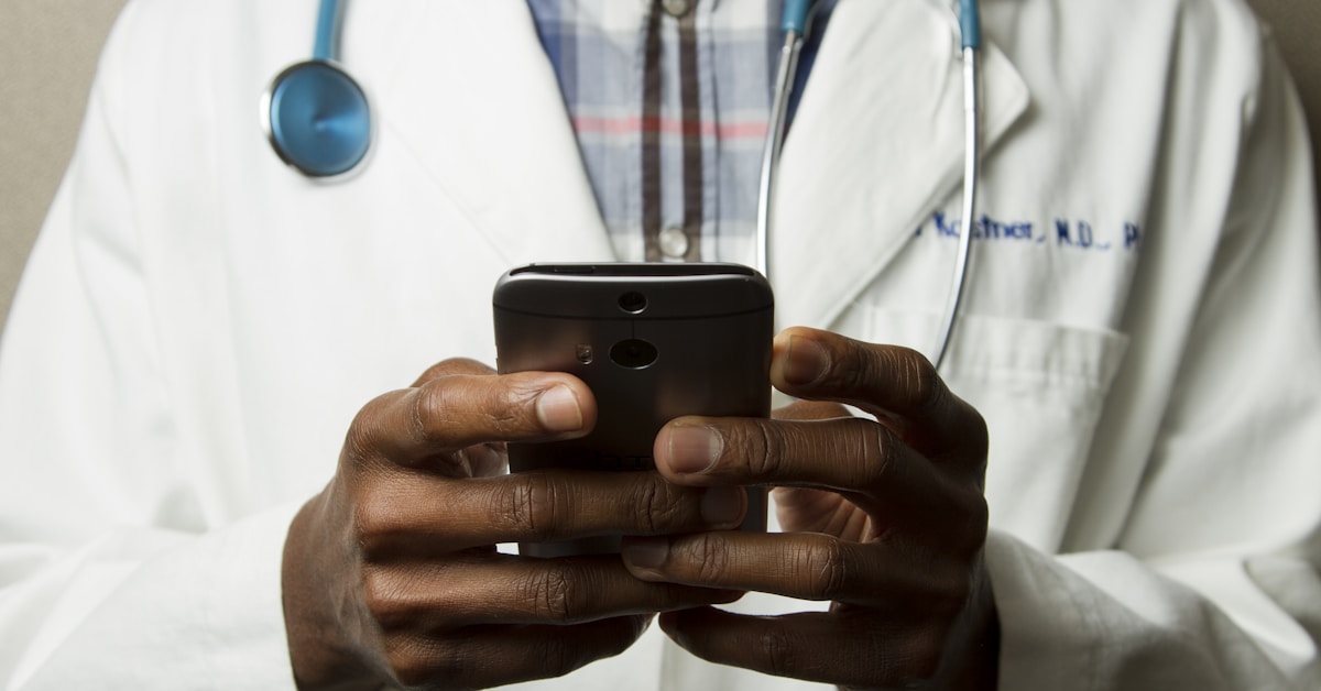 Clinicas y centros de salud: el paciente digital que ya no quiere llamar por telefono