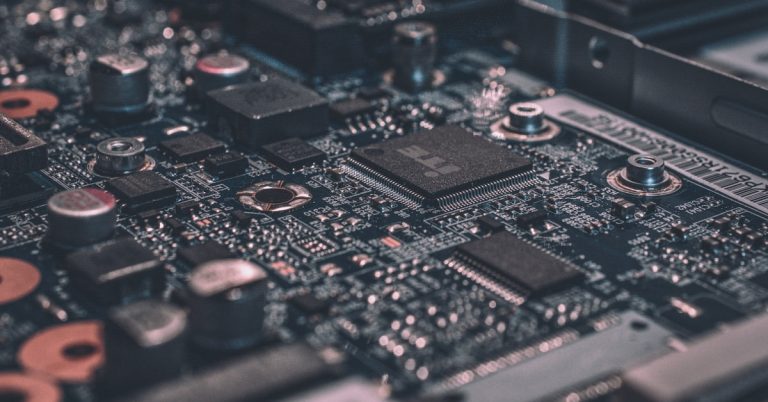 Como abrir una tienda de electronica y accesorios tech sin un gran capital inicial